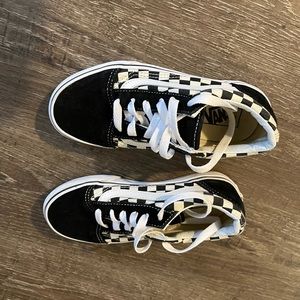 Kids checkered laced vans